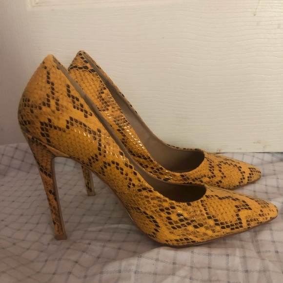 Yellow snake skin shoe - Picture 1 of 2